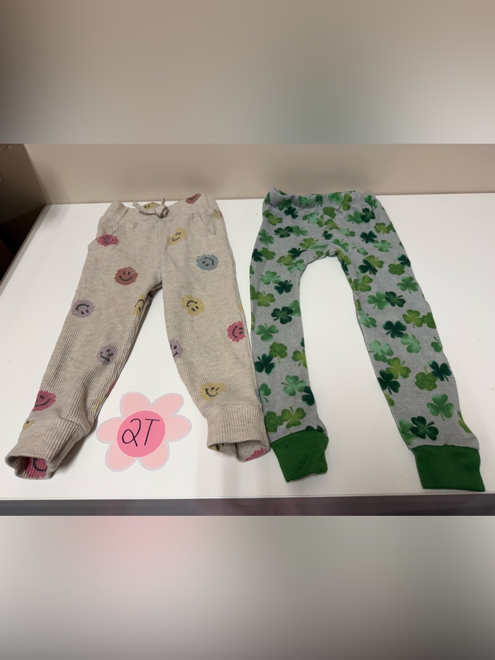 Toddler Smiley Face and Clover Thermal Pants Set - Beige & Gray/Green